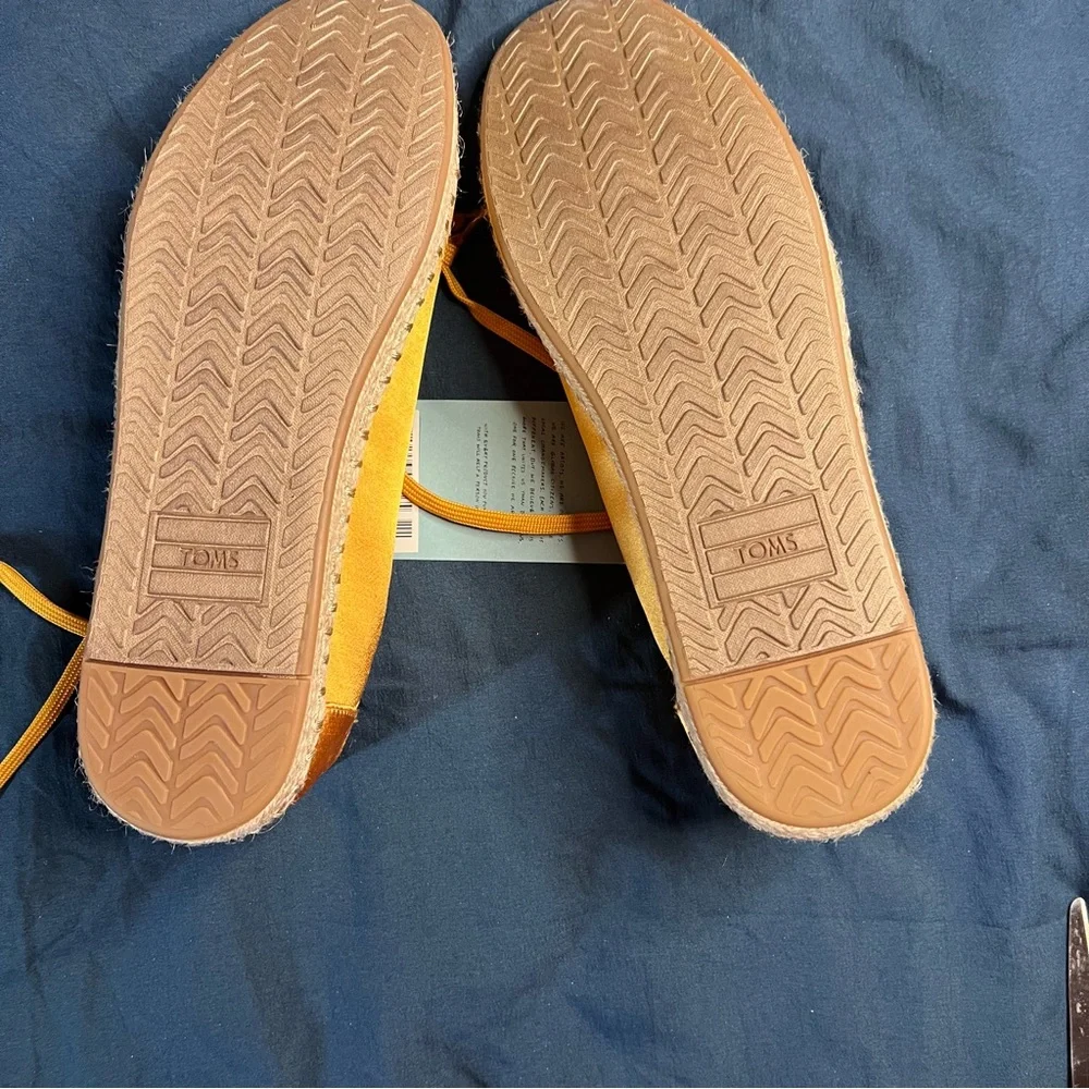 TOMS Yellow Gold Satin Lace Up Espadrille Sneaker NWT Women’s 9.5